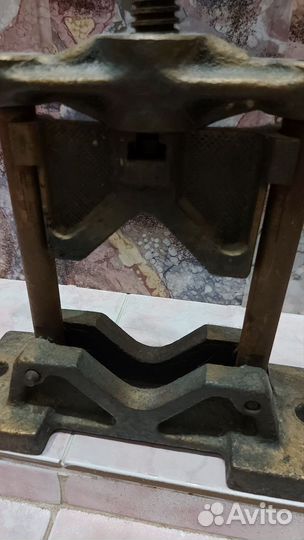 Зажим тиски для труб