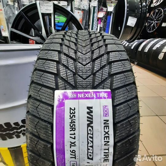 Nexen Winguard Ice Plus 235/45 R17 97T