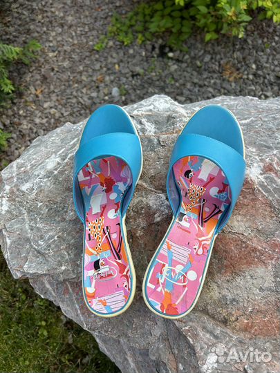 Новые шлепанцы р. 39 Wing