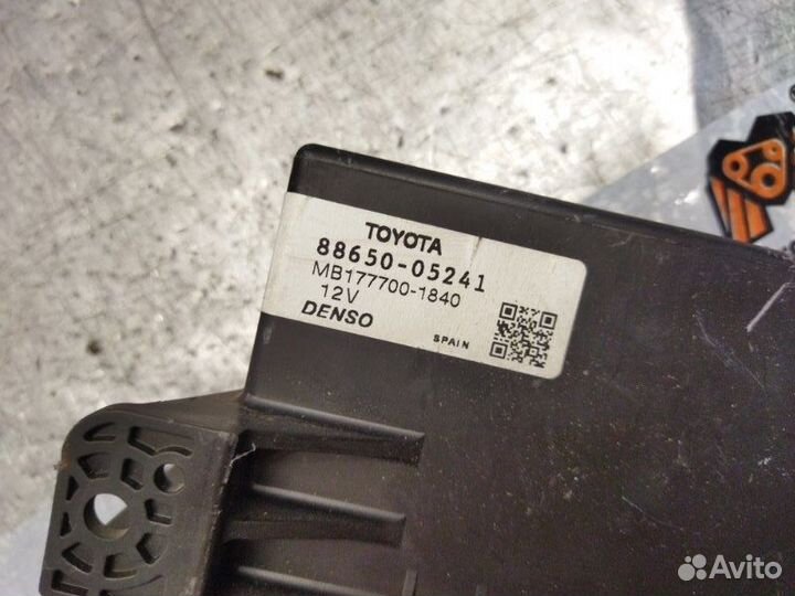 Блок управления климат контролем Toyota Avensis 3