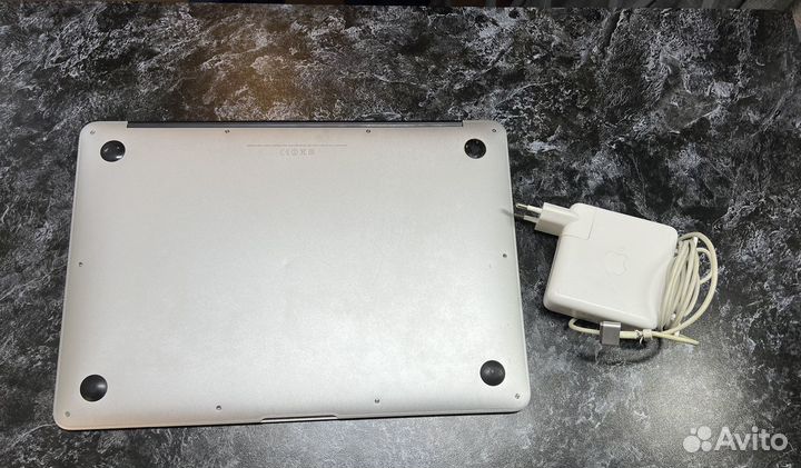 MacBook Air 13 i5 4/128 Все работает