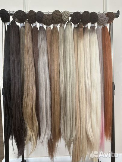 На заколках