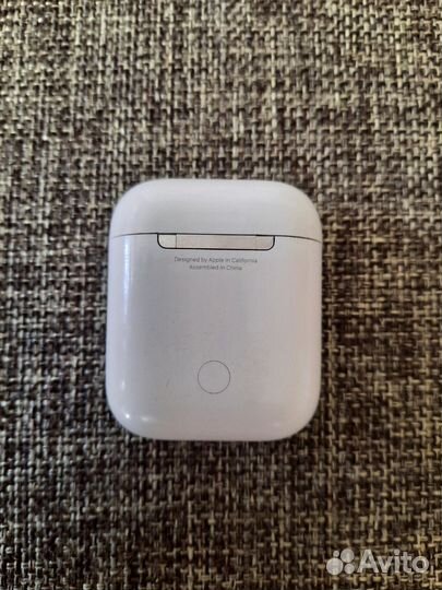 Чехол от наушников apple airpods