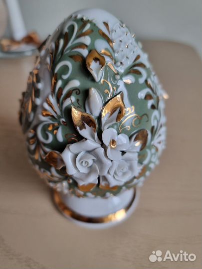 Декоративное яйцо или пасхальный подарок
