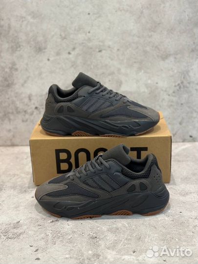 Кроссовки Adidas Yeezy Boost 700 v2