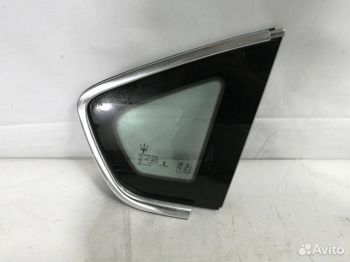 Стекло боковое правое Maserati Levante