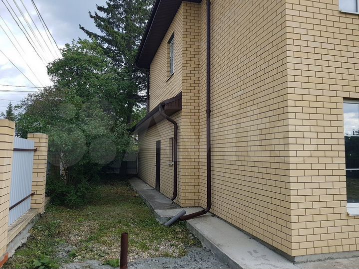 Коттедж 213,4 м² на участке 10,5 сот.