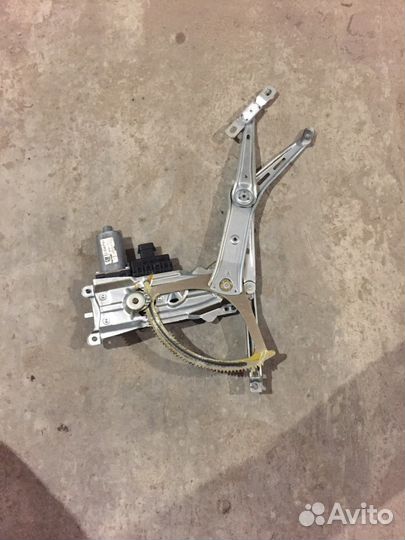 Передний правый стеклоподъемник Опель астра Н