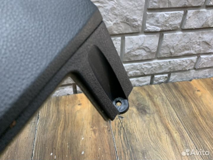 Hyundai Genesis G80 Накладка над коленями водителя