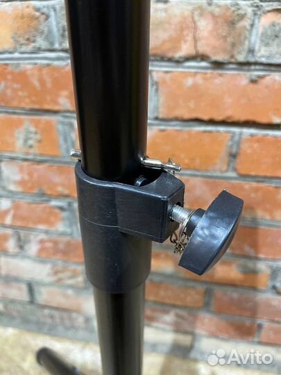 2 Стойки для студийных мониторов (новые, много)