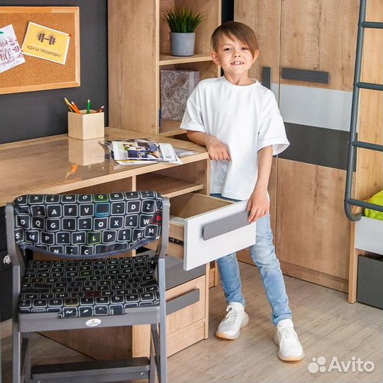 Детский письменный стол