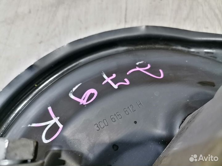 Кулак поворотный задний правый VW Passat B6