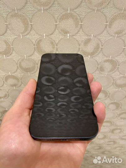 Телефон iPhone 12