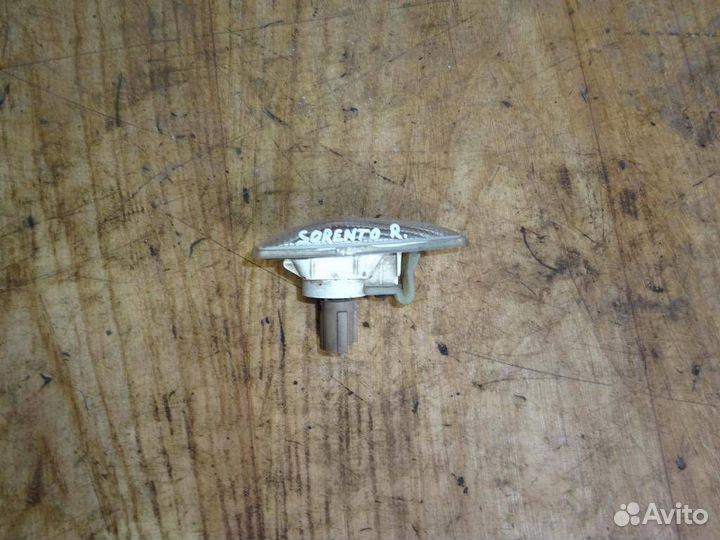 Повторитель на крыло белый Kia Sorento 2002-2009