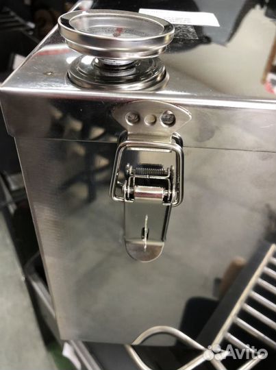 Коптильня из нержавеющей стали на щеколдах