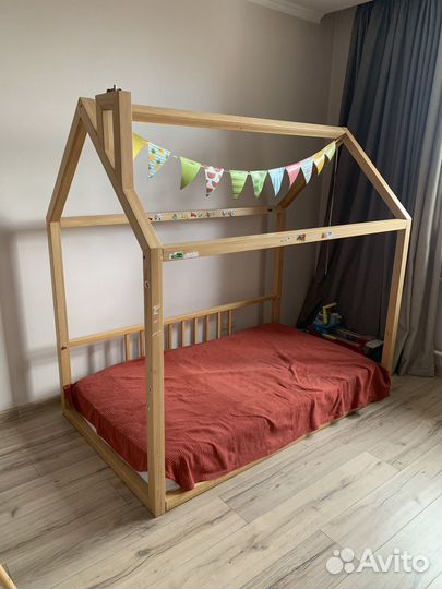 Кроватка-домик