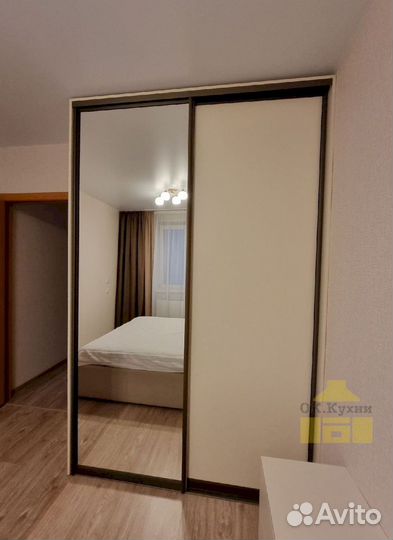 Книжный шкаф