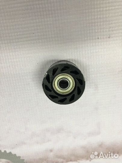 Ролик натяжения цепи привода