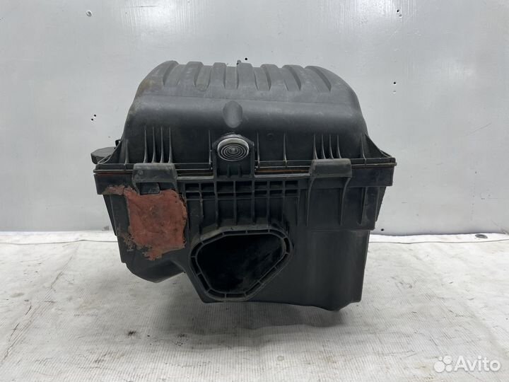 Корпус воздушного фильтра Volkswagen Sharan дефект
