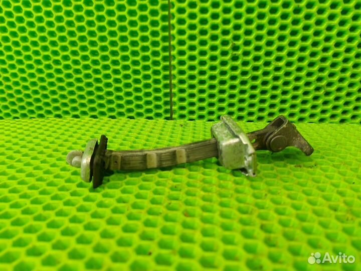 Ограничитель двери задний левый Honda Pilot YF4