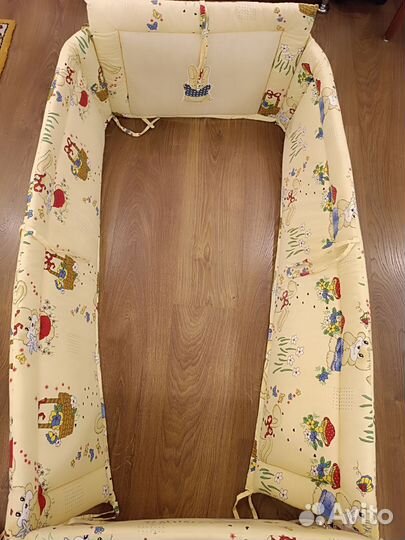 Бортики и держатель в детскую кроватку