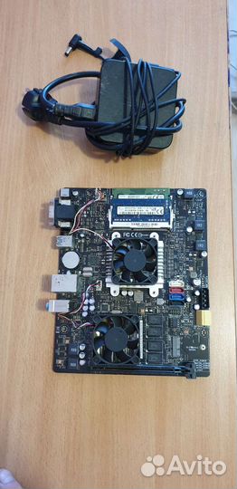 Материнская плата с процессором и памятью