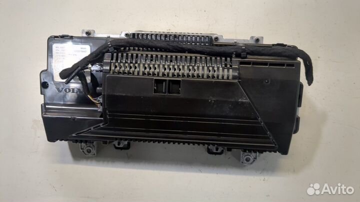 Щиток приборов Volvo S90, 2018