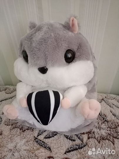 Мягкая игрушка хомячок с пледом