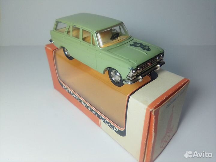 Москвич-426 цвет фисташка, медведь олимпиец 1:43
