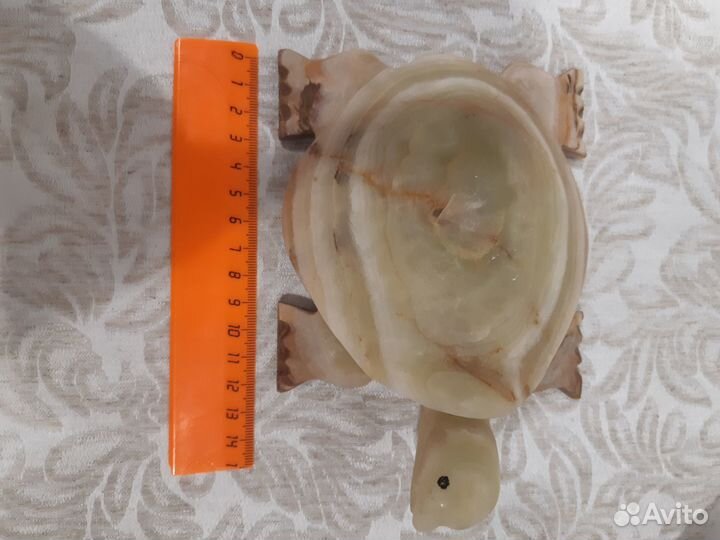 Фигурки и посуда из оникса
