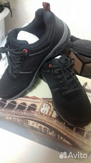 Кроссовки мужские 40 размер новые