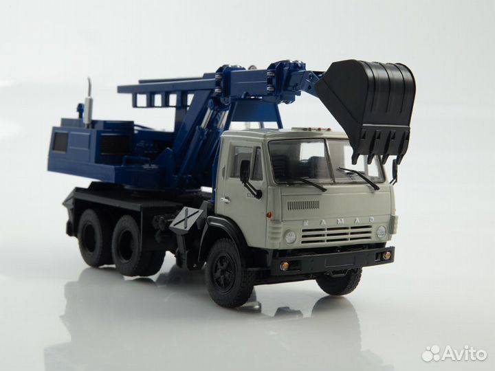 Масштабная модель Экскаватор эо-3532 (камаз-5511)