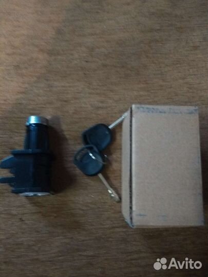 Личинка капота на Форд Коннект