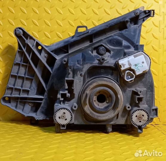 Фара правая Isuzu NQR75 под ремонт