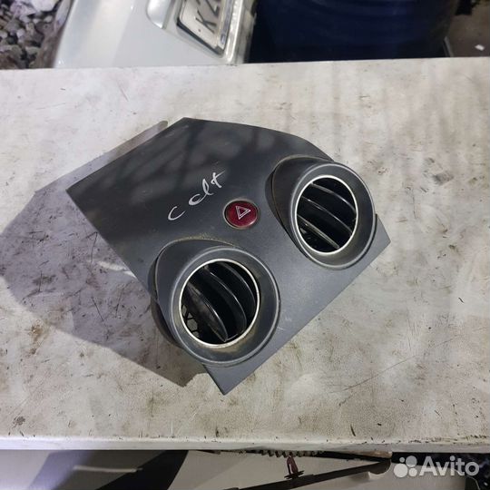 Центральный дефлектор mitsubishi colt