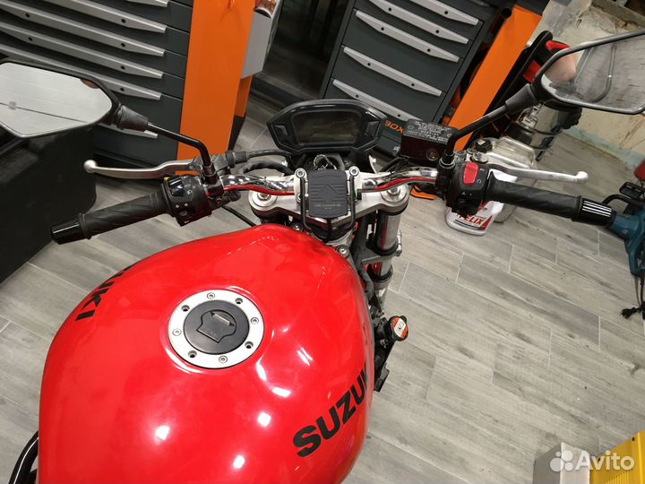 Suzuki SV400