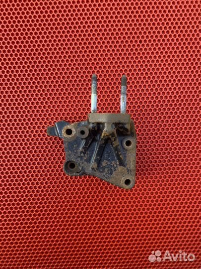 Кронштейн опоры грм mitsubishi carisma 1.8 gdi