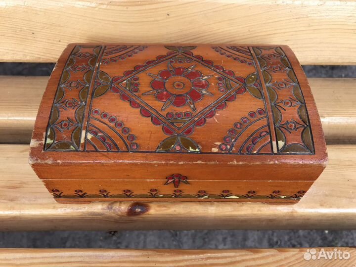 Шкатулка резная деревянная