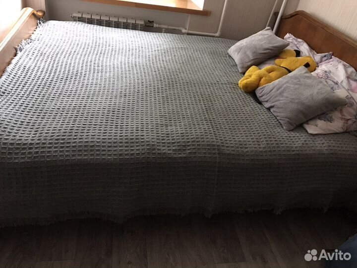 Кровать,комод и тумбочки