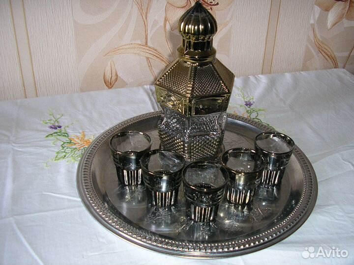 Графин с рюмками