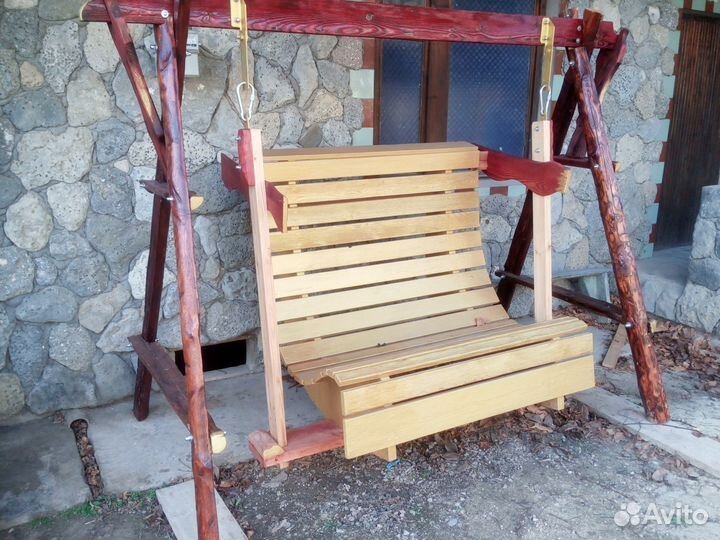 Деревянная качель тонированая лаком