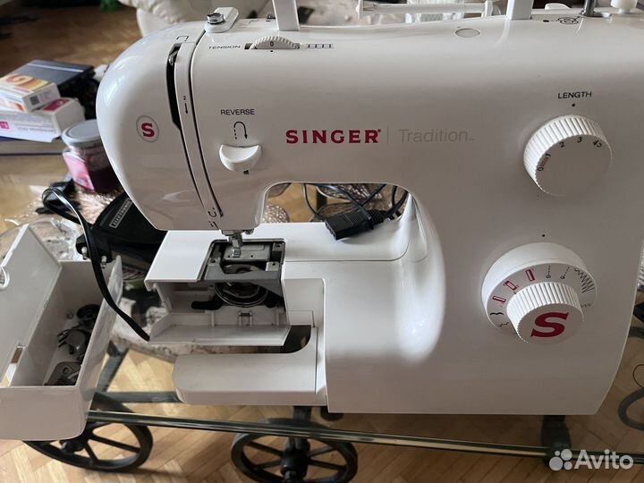 Швейная машина Singer