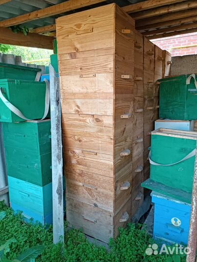 Ульи и пчелиный инвентарь