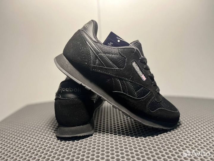 Кроссовки Reebok спортивные