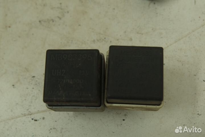 Реле поворотов Mitsubishi Carisma