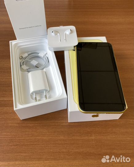 iPhone 11 64GB Yellow