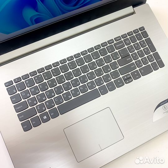 Ноутбук Lenovo 8RAM/SSD/17,3