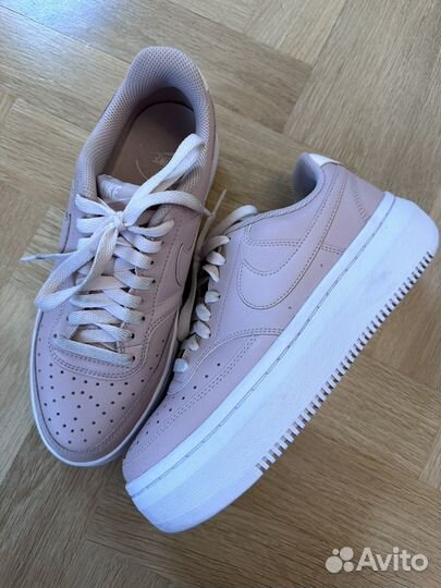 Кроссовки Nike женские