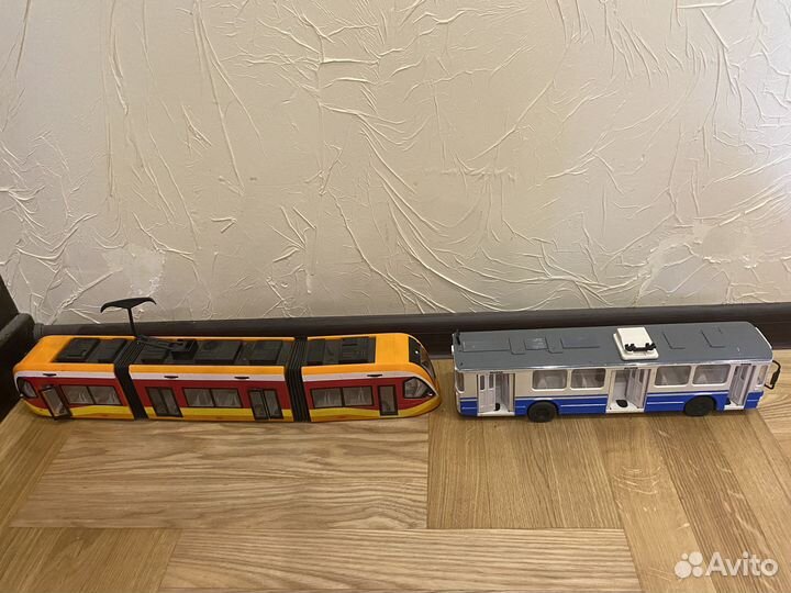 Игрушки для мальчика, машинки