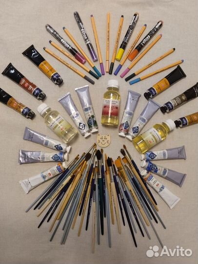 Краски и другие товары для художников и творчества